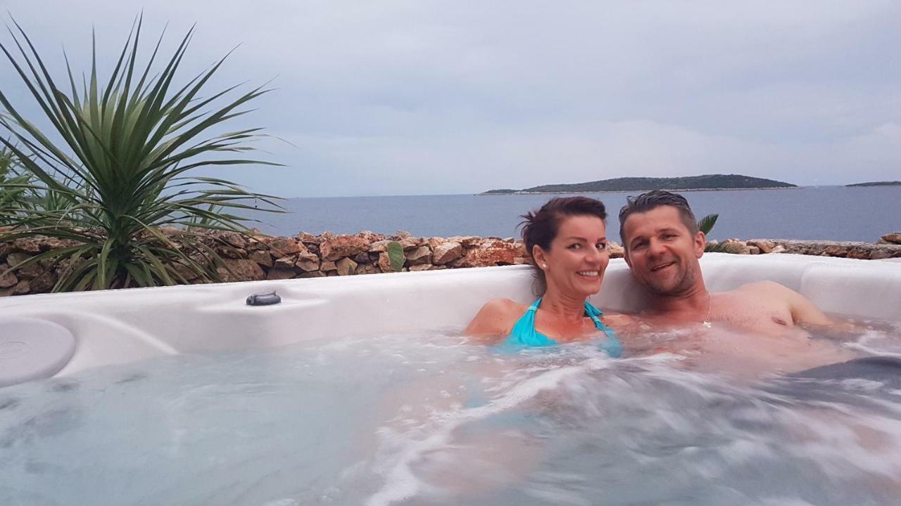 Villa Carisma Island Vis Zewnętrze zdjęcie